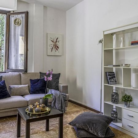 Cozy Roman Apartment With Parking Firenze Bagian luar foto