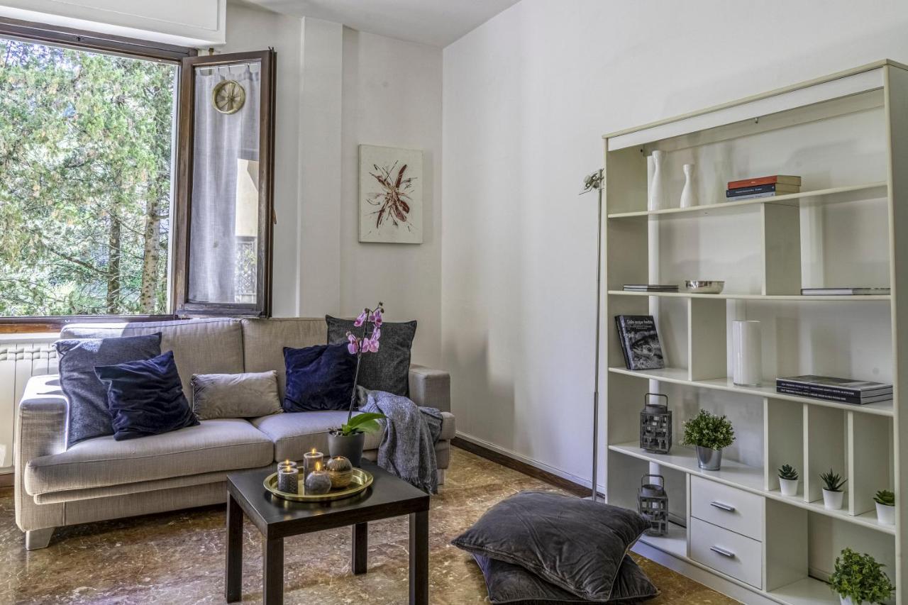 Cozy Roman Apartment With Parking Firenze Bagian luar foto