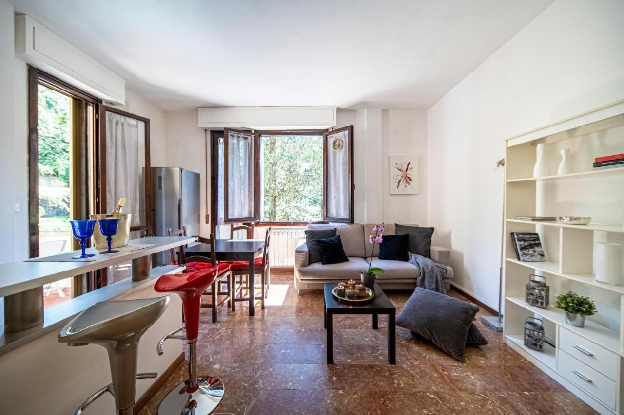 Cozy Roman Apartment With Parking Firenze Bagian luar foto