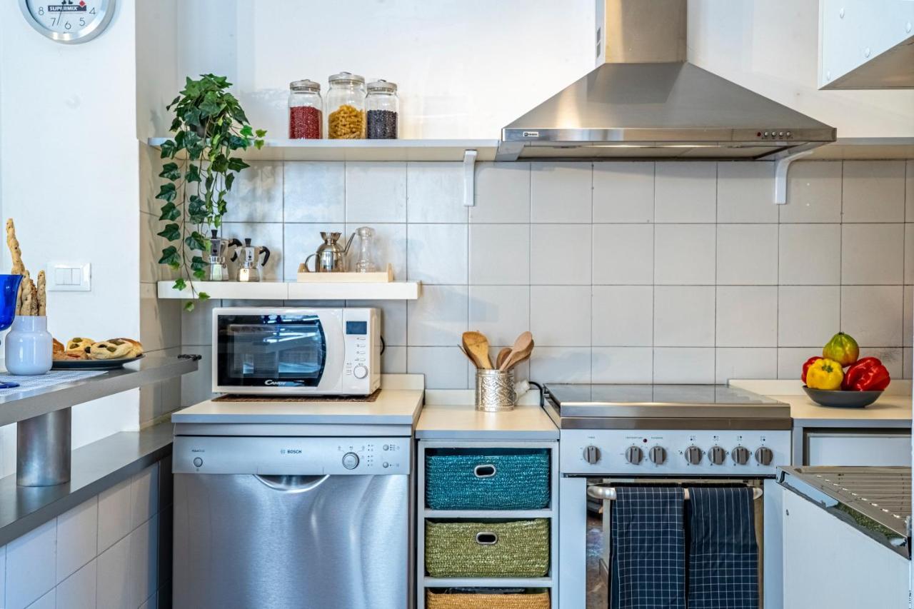 Cozy Roman Apartment With Parking Firenze Bagian luar foto